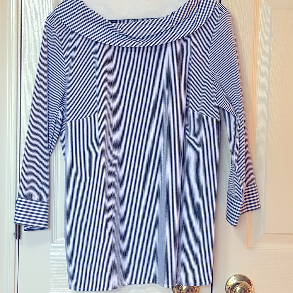 Talbots navy and white popover.  Perfect for spring and summer!